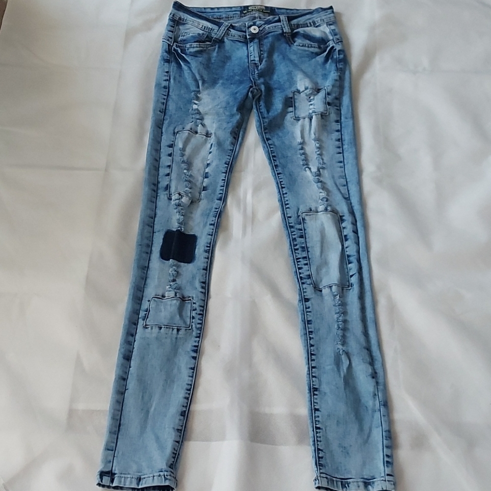 Top trend distressed skinny denim - size 26